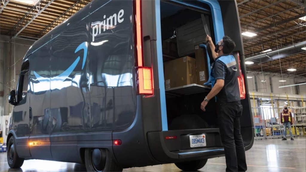 Rivian in trattativa con Amazon per porre fine all'accordo di esclusiva per i furgoni elettrici. | Elettronauti.it