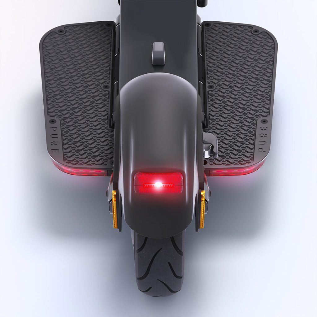 Pure Electric mostra il monopattino elettrico pieghevole Pure Advance Flex | Elettronauti.it