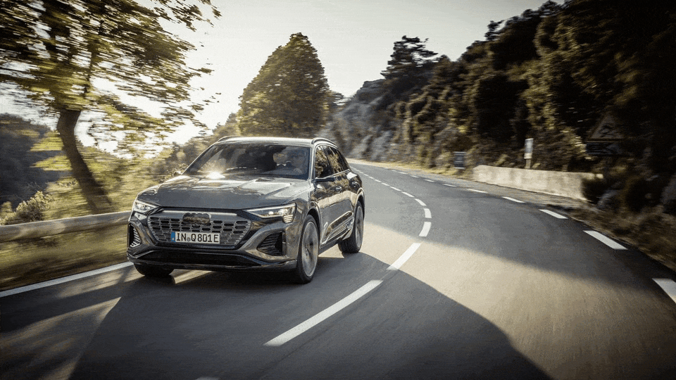 q8 e-tron anteriore