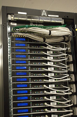 Dettaglio dei rack in un data center | Elettronauti.it