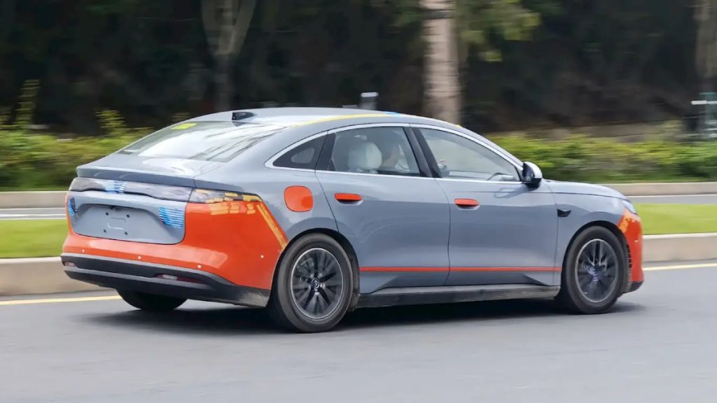 BYD Qin Max: la nuova berlina Flash Charging | Elettronauti.it