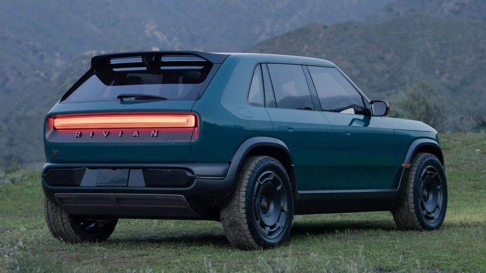Rivian R3 e R3X dal vivo, i futuri crossover elettrici conquistano Irvine