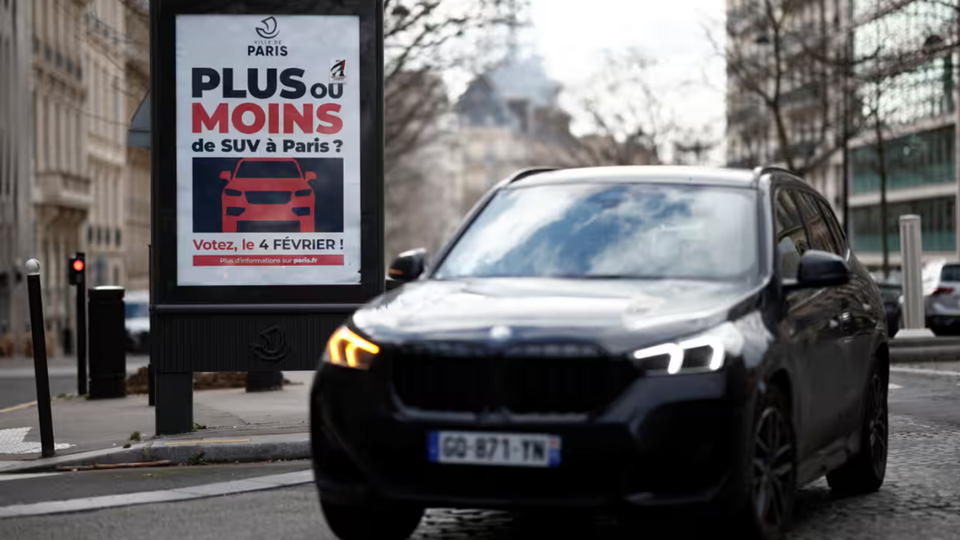 Parigi ha scelto: sarà super-tariffa per i SUV (anche EV)
