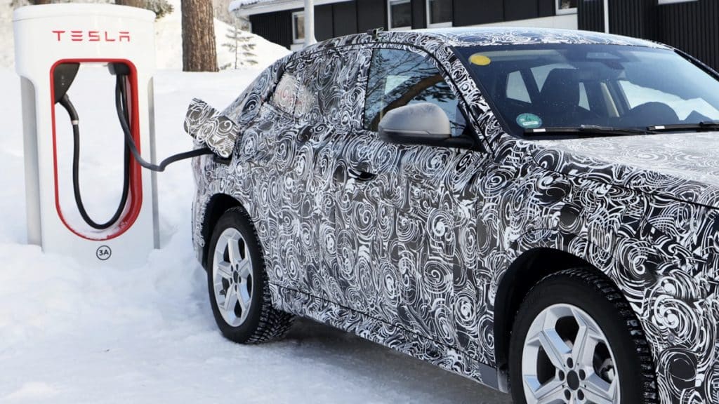 BMW IX2: Emergono nuove foto spia | Elettronauti.it