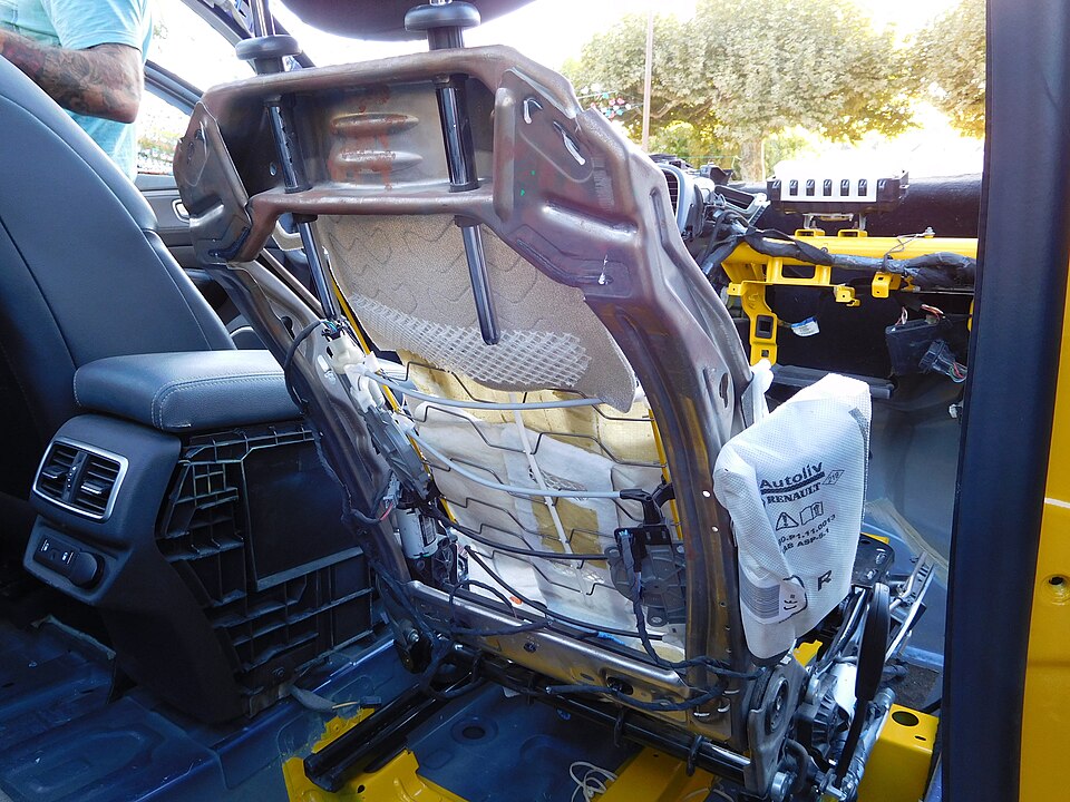 Autoliv airbag su Renault Talisman Grandtour, CC BY-SA 4.0, via Wikimedia Commons  | Elettronauti.it