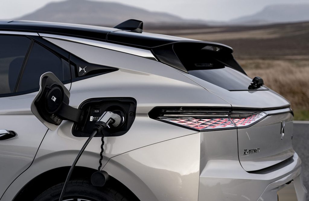 DS N°4 E-TENSE: la nuova berlina elettrica compatta da 450 km di autonomia | Elettronauti.it
