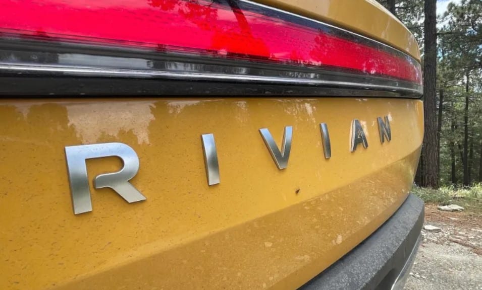 Rivian richiama 12.716 veicoli per un problema di airbag che potrebbe non aprirsi | Elettronauti.it