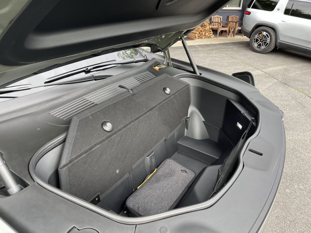 Finalmente abbiamo una foto nitida del Tesla Cybertruck con il frunk aperto | Elettronauti.it