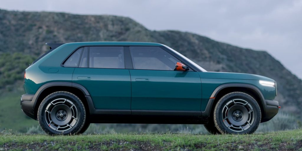 Rivian mette in mostra la sua potenza con il crossover elettrico trimotore R3X | Elettronauti.it