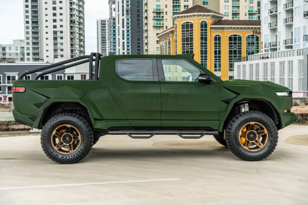 Rivian R1T trasformata in una bestia off-road da 850 CV pronta per l'Apocalisse | Elettronauti.it