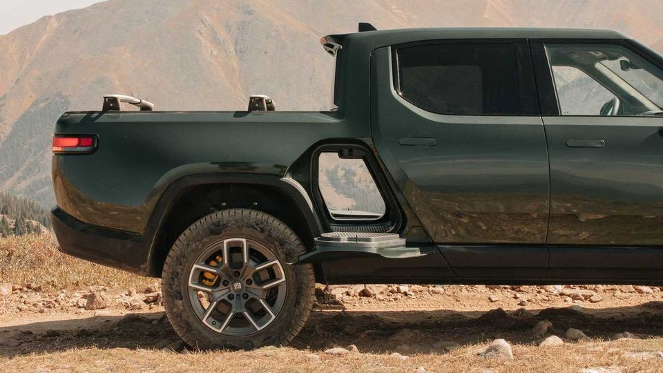 Rivian R1T Tunnel