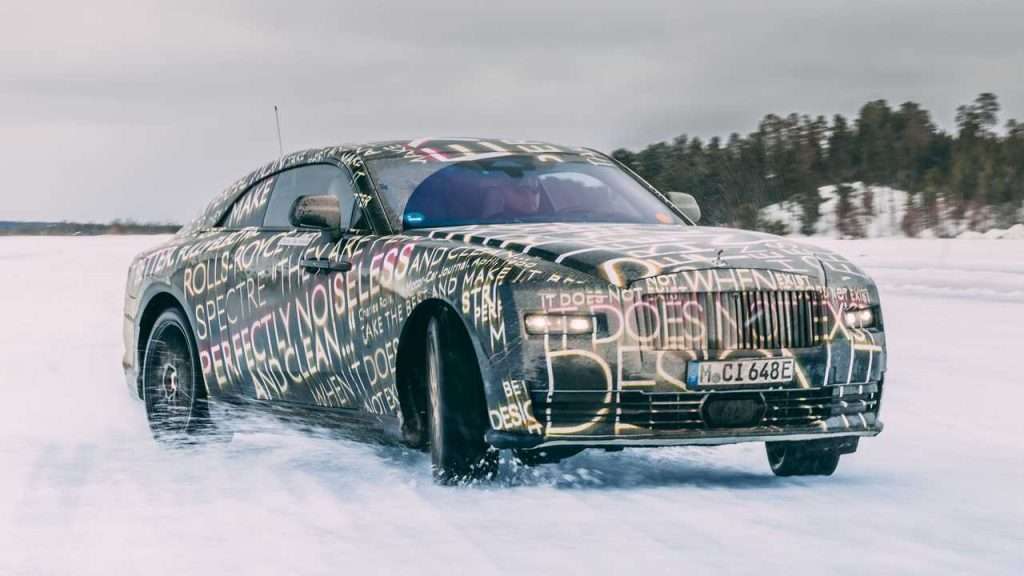 rolls royce spectre sulla neve