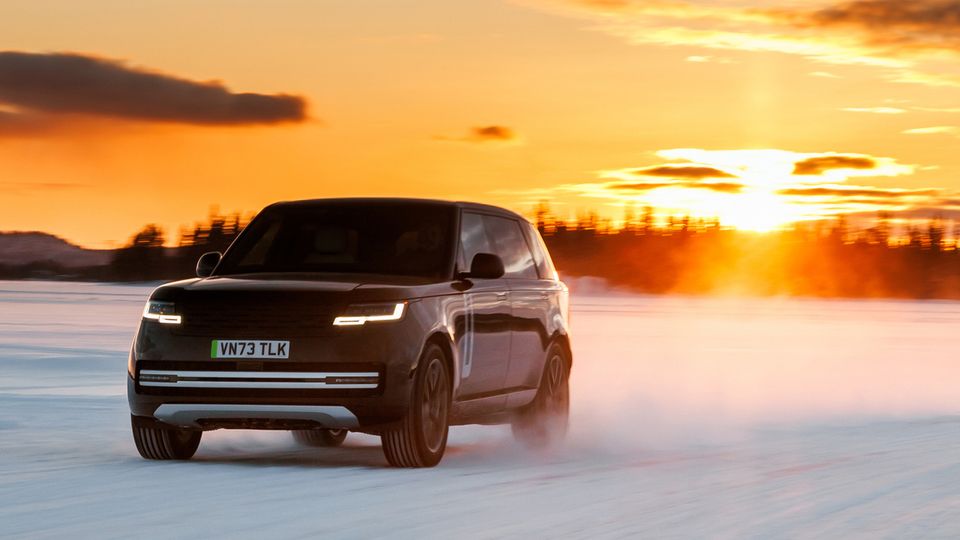 Ecco le prime foto del Range Rover 100% elettrico