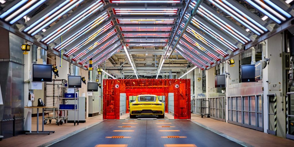 Porsche inizia a preparare la costruzione di Boxster e Macan EV elettriche | Elettronauti.it