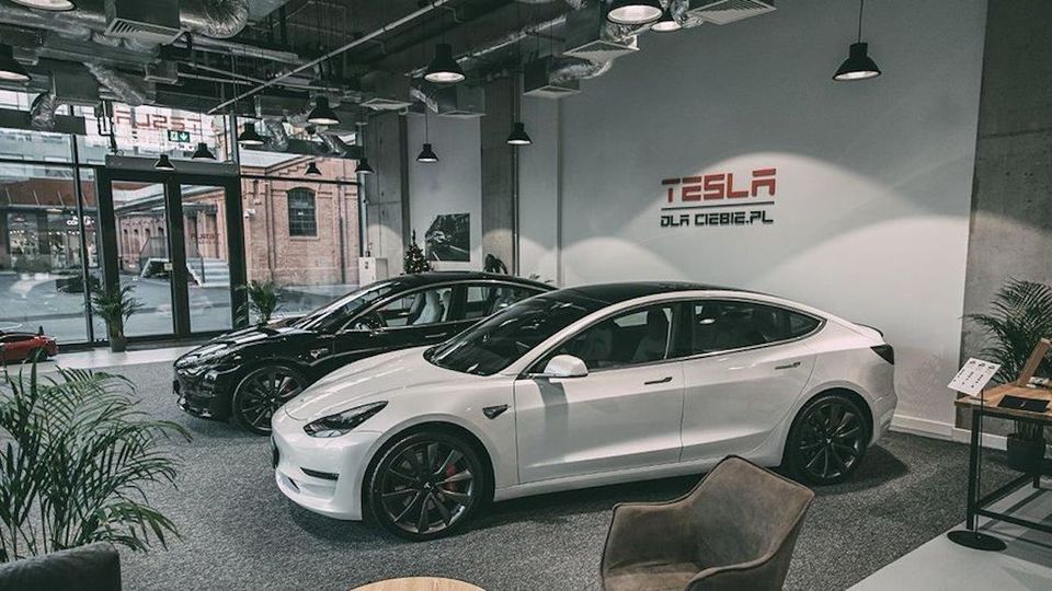 Tesla investe in Polonia, ma crea anche caos