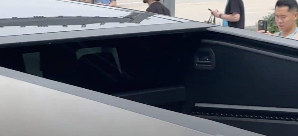 Uno sguardo ravvicinato all’ultimo prototipo di Tesla Cybertruck all’assemblea degli azionisti | Elettronauti.it