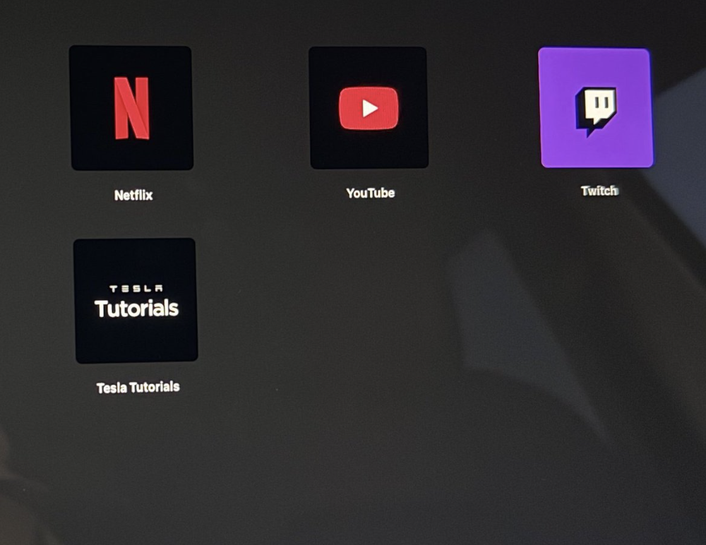 Tesla rimuove Disney+ | Elettronauti.it