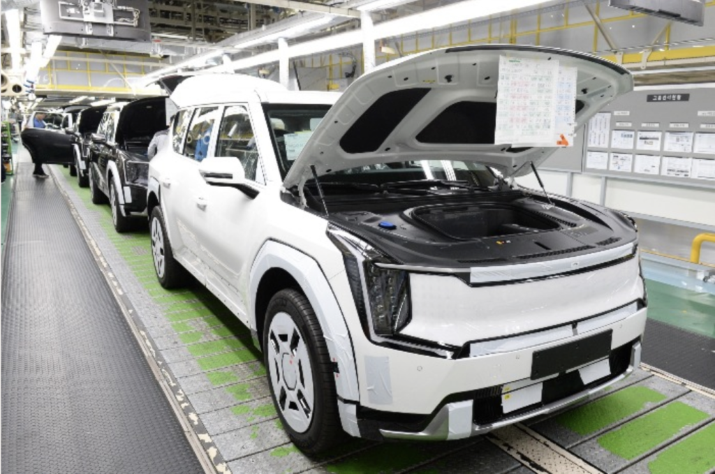 Kia EV3 ed EV4 si preparano alla produzione dopo il primo aggiornamento dell'impianto EV | Elettronauti.it