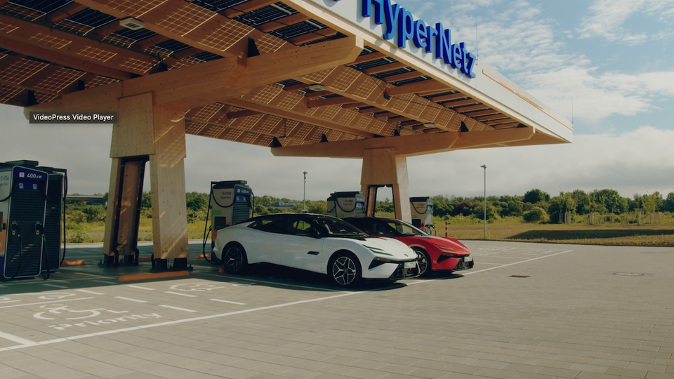 Tempo di ricarica da record di Emeya Lotus, veloce quanto la Hyper GT BEV.