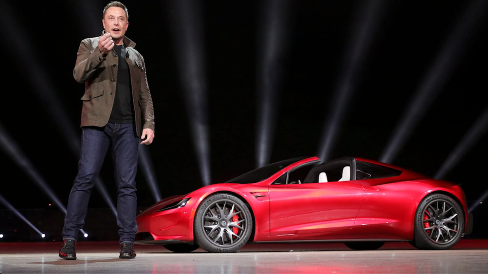 Musk annuncia la Roadster ad aprile tra ritardi e dubbi