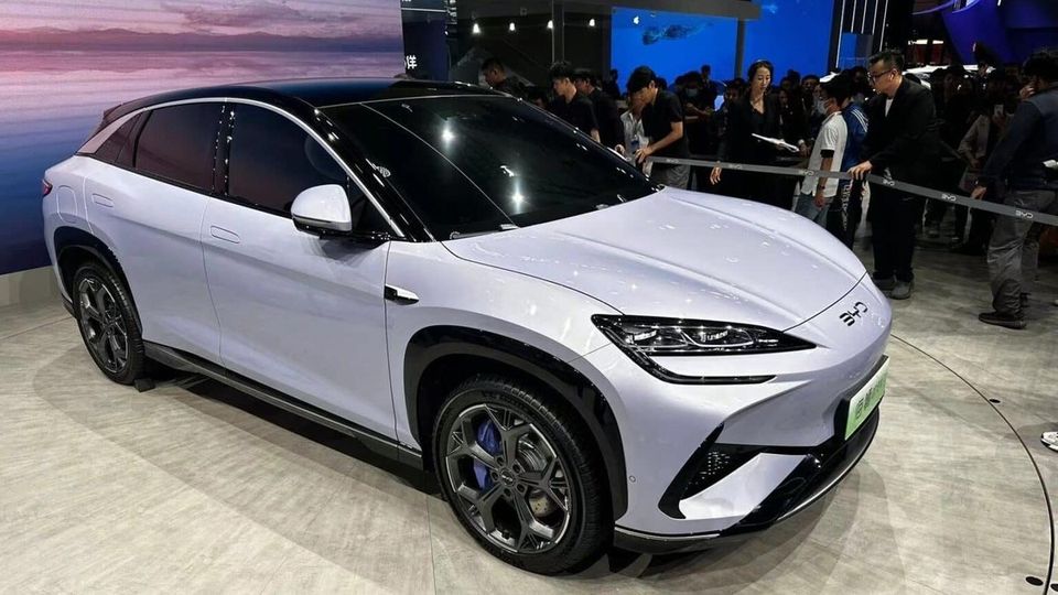 BYD Sea Lion 07, presentato il SUV rivale di Tesla Model Y