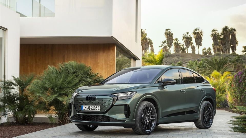 Audi Q4 e-tron 2026: restyling leggero e più autonomia