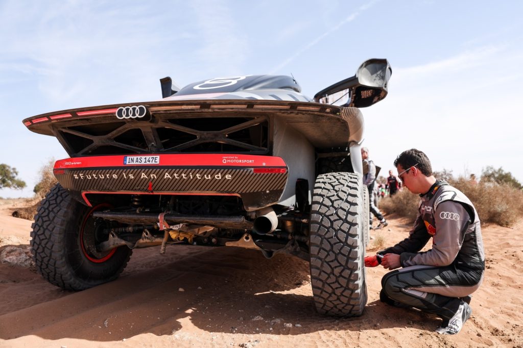 Audi condivide gli aggiornamenti alla RS Q e-tron fuoristrada in vista della sua terza uscita nel brutale Rally di Dakar | Elettronauti.it