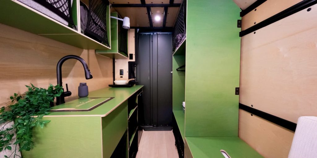 Questo camper elettrico solare può percorrere 400 chilometri utilizzando la piattaforma Brightdrop EV di GM | Elettronauti.it