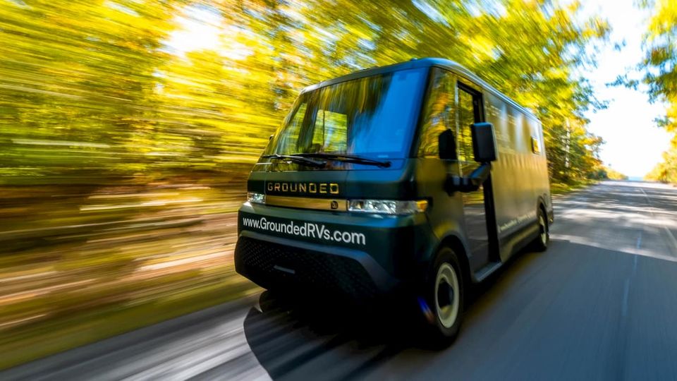 Questo camper elettrico solare può percorrere 400 chilometri utilizzando la piattaforma Brightdrop EV di GM