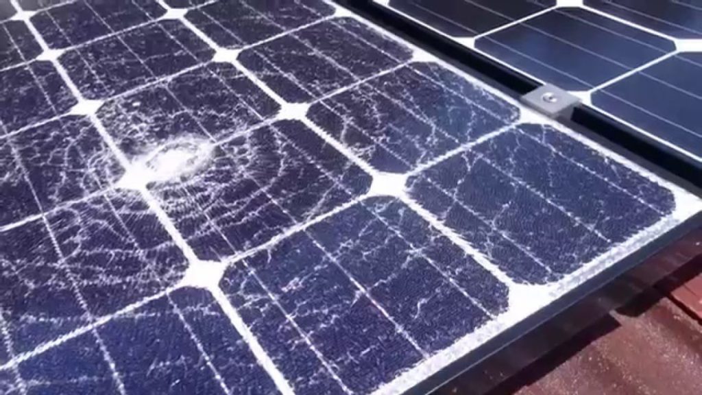 pannello solare danneggiato dalla grandine | Elettronauti.it