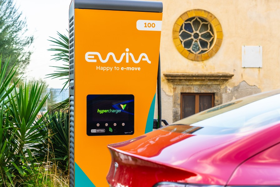 Ewiva implementa la ricarica "plug & charge" e contactless | Elettronauti.it