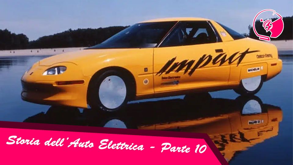 Yellow sports car with bold black script graphics sits on a reflective water surface, overlaid by a pink video-title banner reading 'Storia dell'Auto Elettrica - Parte 10'.