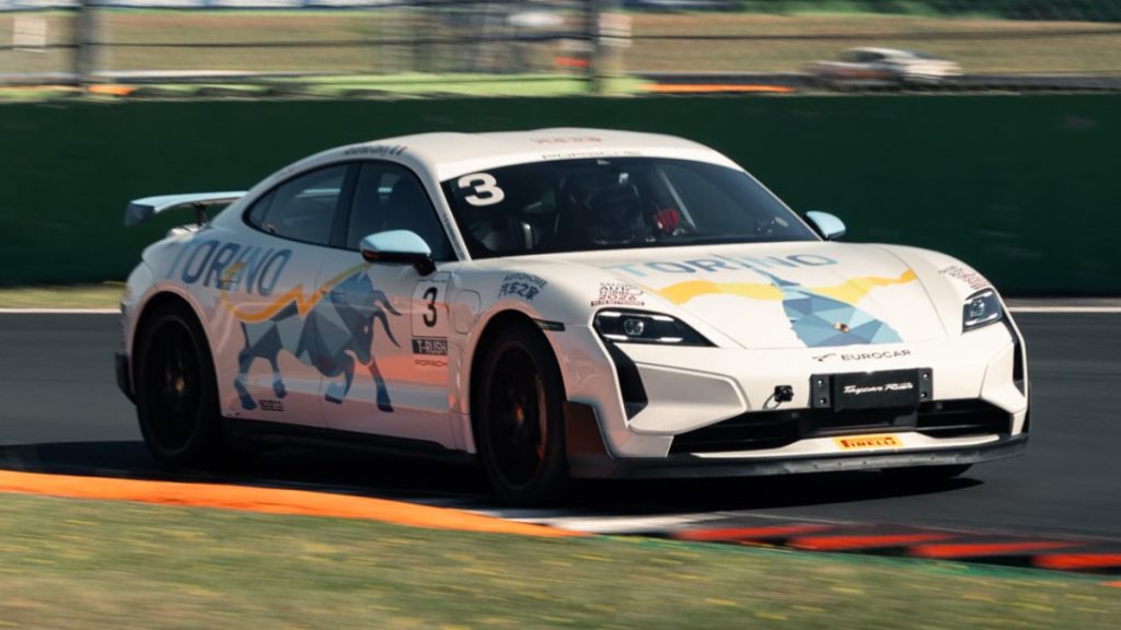 doppietta di famiglia nel Porsche Taycan Rush Championship | Elettronauti.it