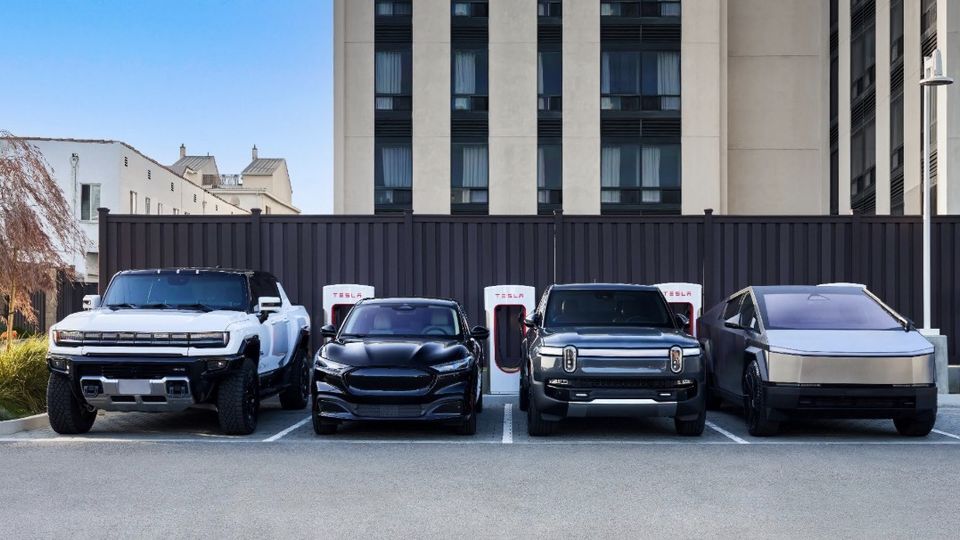 Tesla sta già ritirando i piani per i Supercharger dopo aver licenziato il suo team