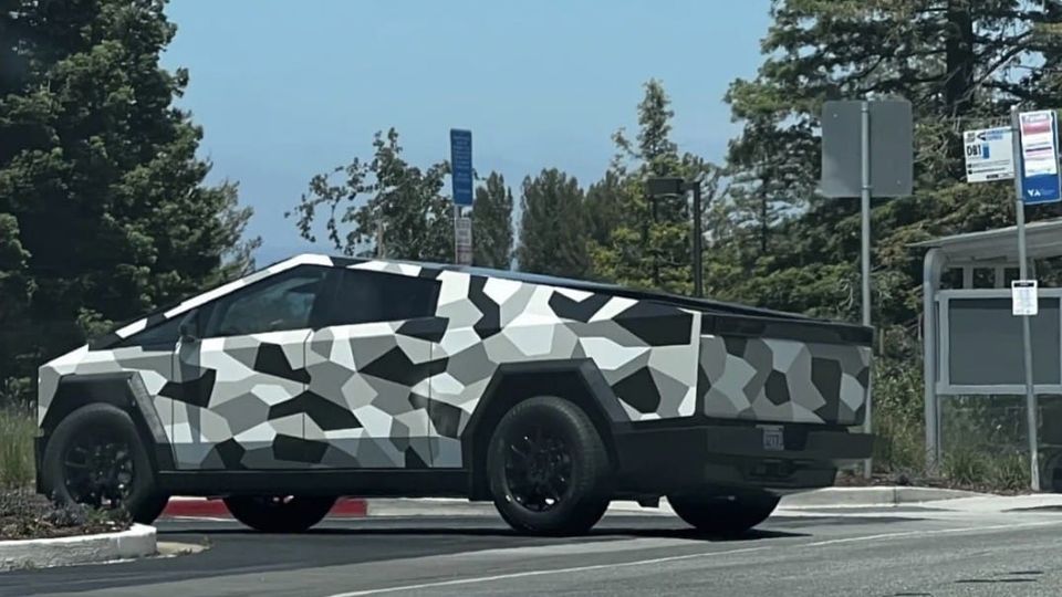 Tesla Cybertruck: avvistamenti in veste Camo