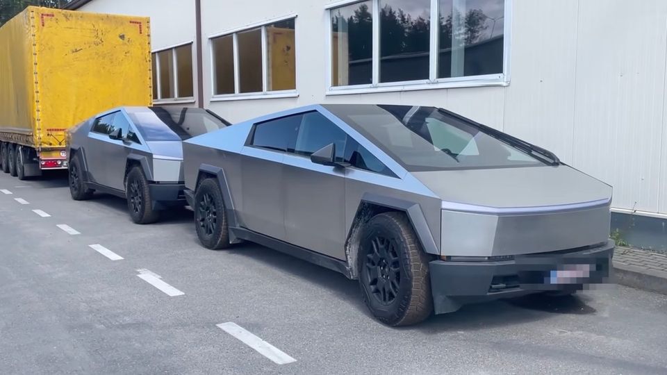 Tesla alle prese con l'invenduto, Cybertruck fermi in magazzino per un valore di 200 milioni di dollari