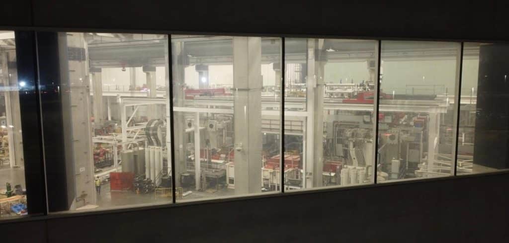 Tesla scopre le finestre di Giga Texas, lasciando che i droni diano un'occhiata alla linea di produzione di Cybertruck | Elettronauti.it