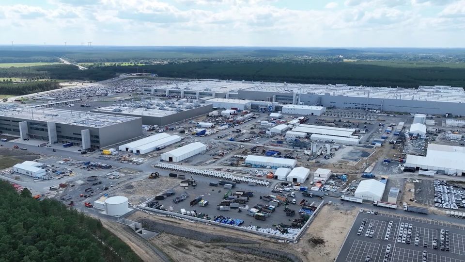 Tesla accelera a Berlino e rilancia la sfida europea delle batterie