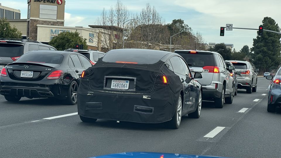 Tesla Model 3 camuffata a Palo Alto - California