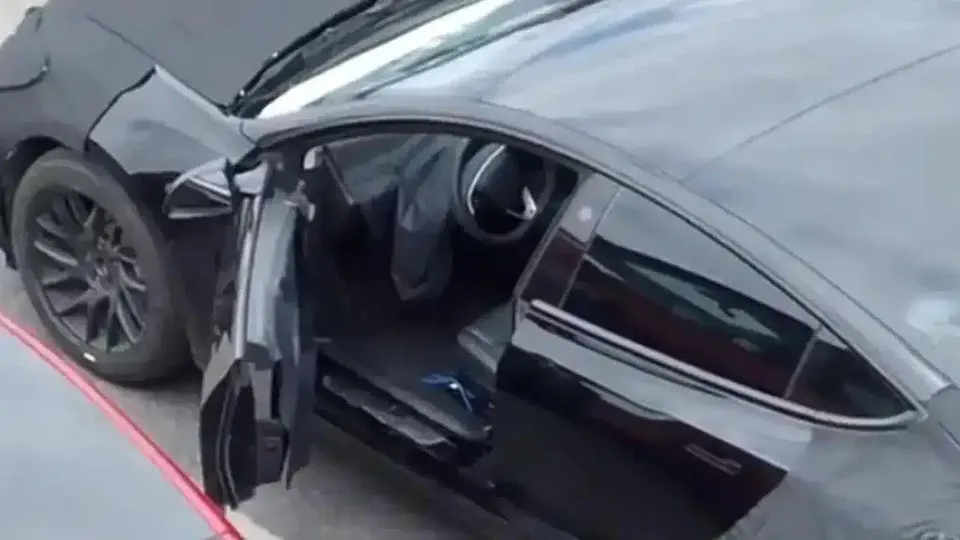 Tesla Model 3 restyling interni