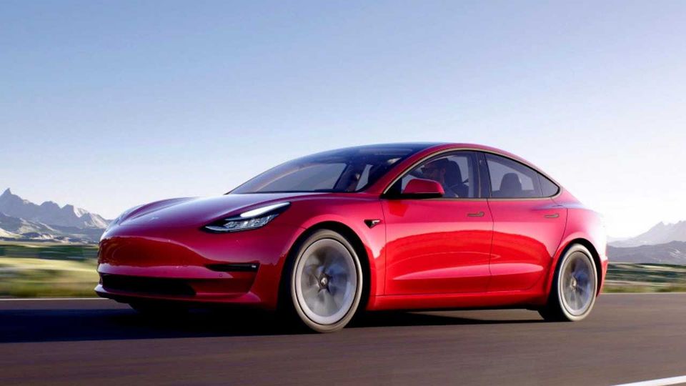 Tesla Model 3 Rossa Anteriore