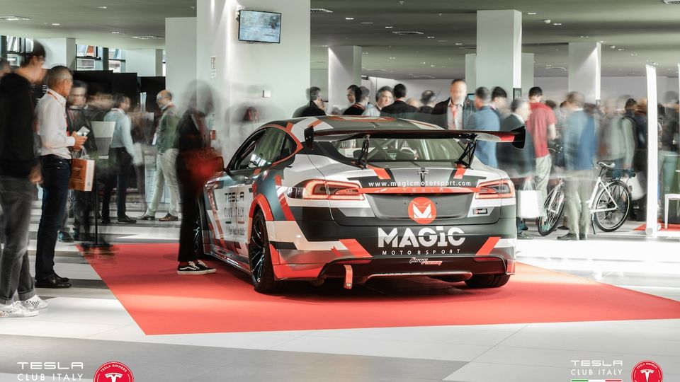 Tesla Model S FIA Magic Motorsport al Tesla Revolution 2019
