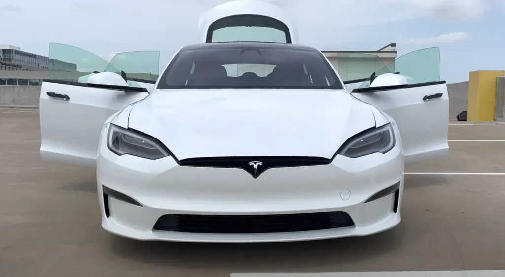 Tesla model S Plaid senza sensori di parcheggio | Elettronauti.it
