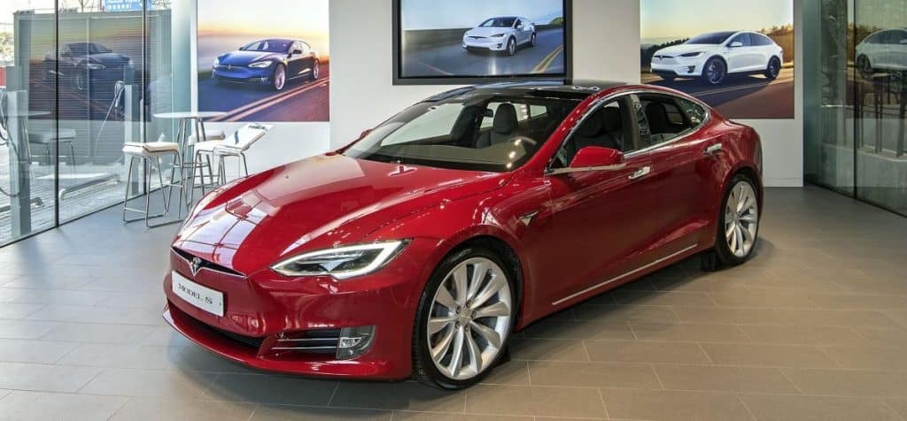 Tesla Model S Rossa Anteriore | Elettronauti.it