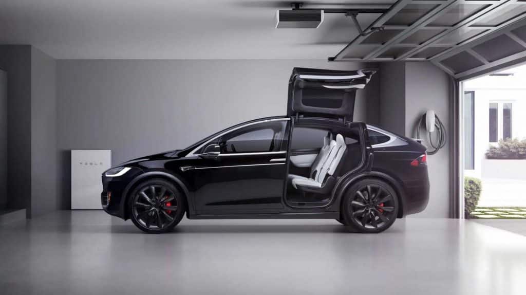 il Costo di Tesla Model X ? Nera Laterale | Elettronauti.it
