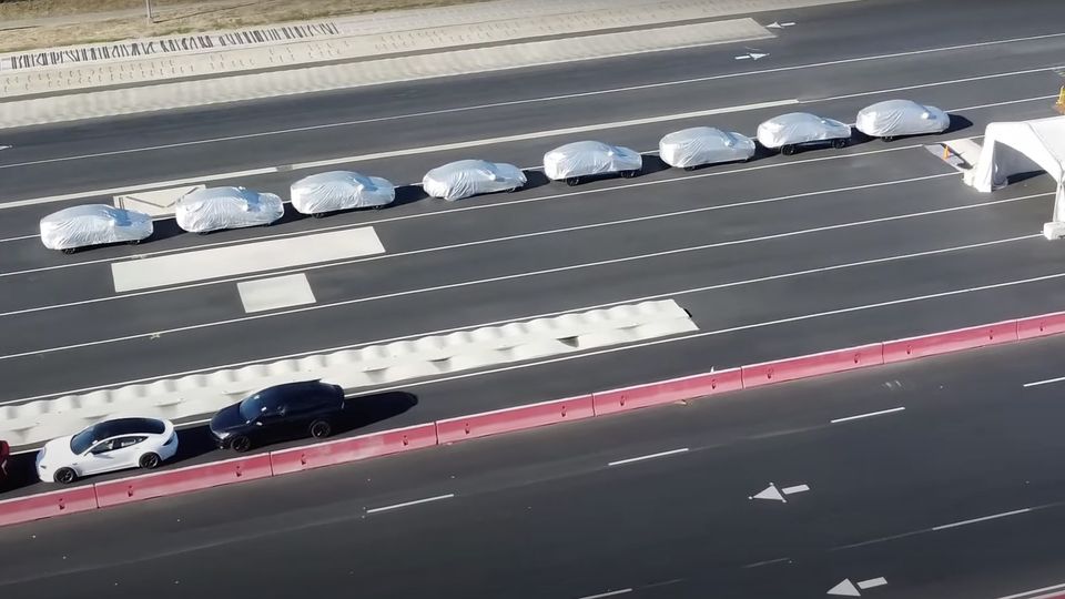 misteriosi veicoli Tesla a Fremont