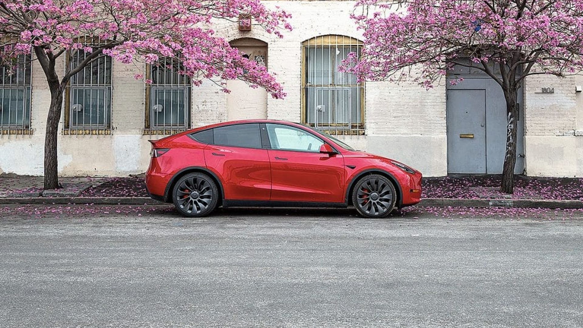 Tesla Model Y Performance Rossa Laterale | Elettronauti.it