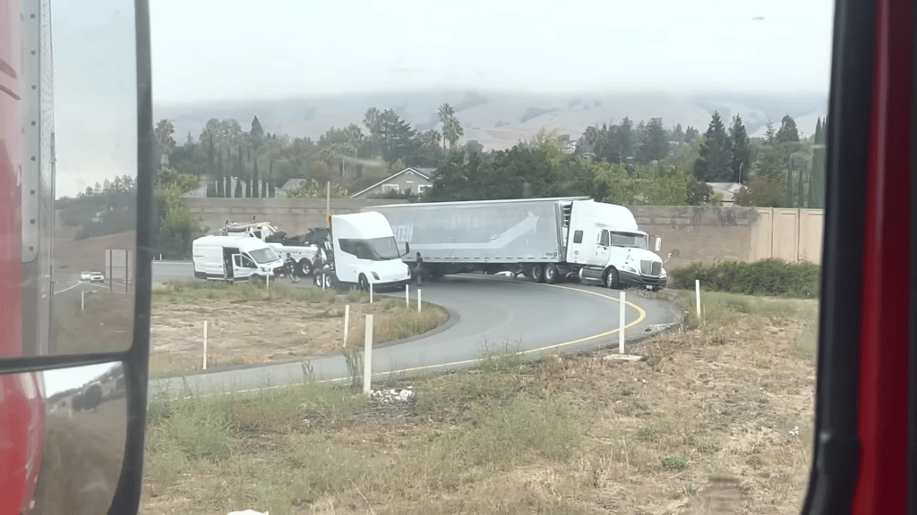 Tesla Semi Bloccato Lontano | Elettronauti.it