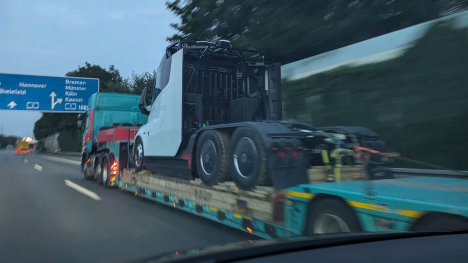 Un Tesla Semi avvistato in Europa. Ecco il perchè!