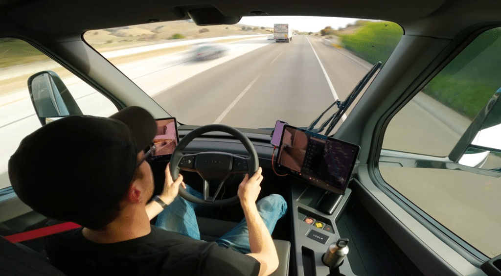 Tesla Semi dimostra prestazioni superiori ai camion ICE | Elettronauti.it